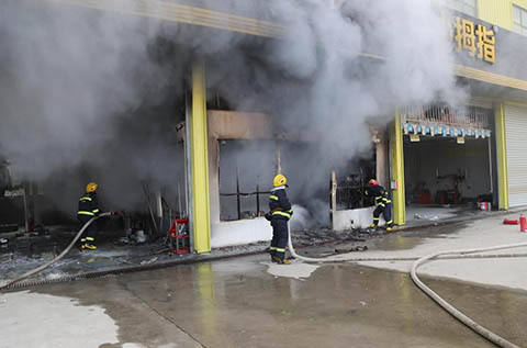 消防安全之未拔充電器引發(fā)火災，這些知識你知道嗎？