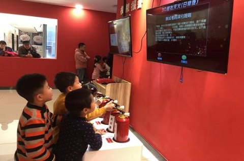 萌娃走進(jìn)消防體驗(yàn)館-零距離體驗(yàn)消防