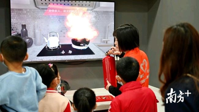 模擬滅火體驗(yàn) 模擬滅火體驗(yàn)