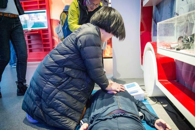 心肺復(fù)蘇體驗區(qū)