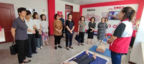 陽(yáng)泉市婦聯(lián)機(jī)關(guān)干部參觀(guān)紅十字生命健康安全體驗(yàn)館2 陽(yáng)泉市婦聯(lián)機(jī)關(guān)干部參觀(guān)紅十字生命健康安全體驗(yàn)館2