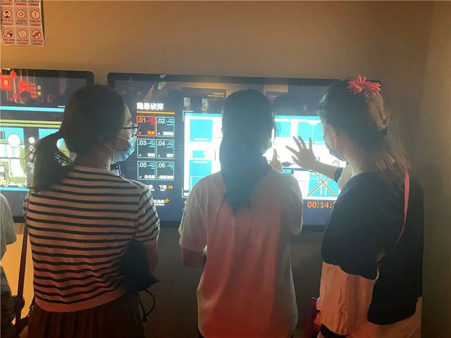 消防體驗館活動現(xiàn)場 消防體驗館活動現(xiàn)場