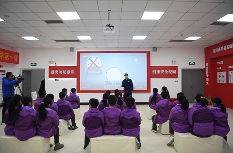 重慶：開(kāi)學(xué)第一天， 江北校園消防體驗(yàn)館“開(kāi)門迎客”